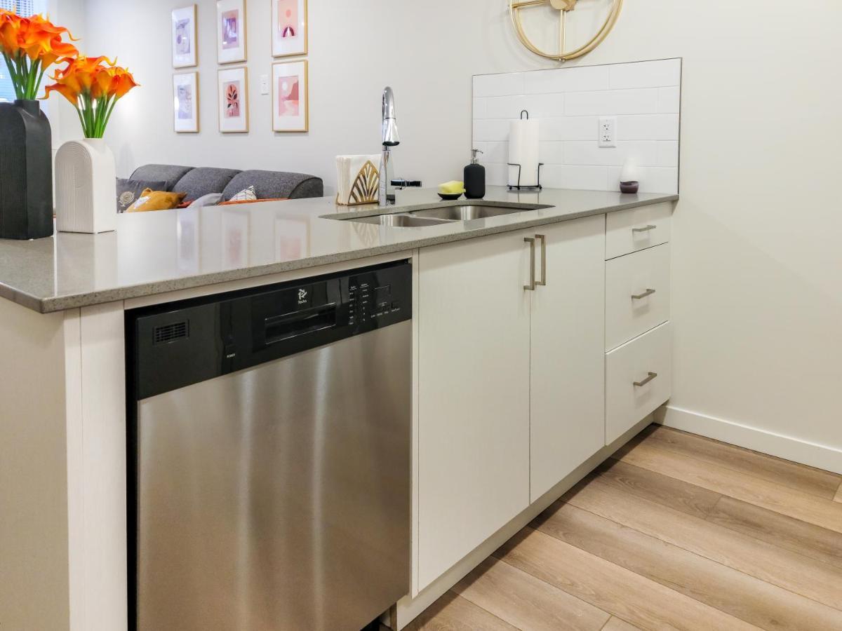 Globalstay New Apartments In Cranbrook Free Street Parking YYC المظهر الخارجي الصورة