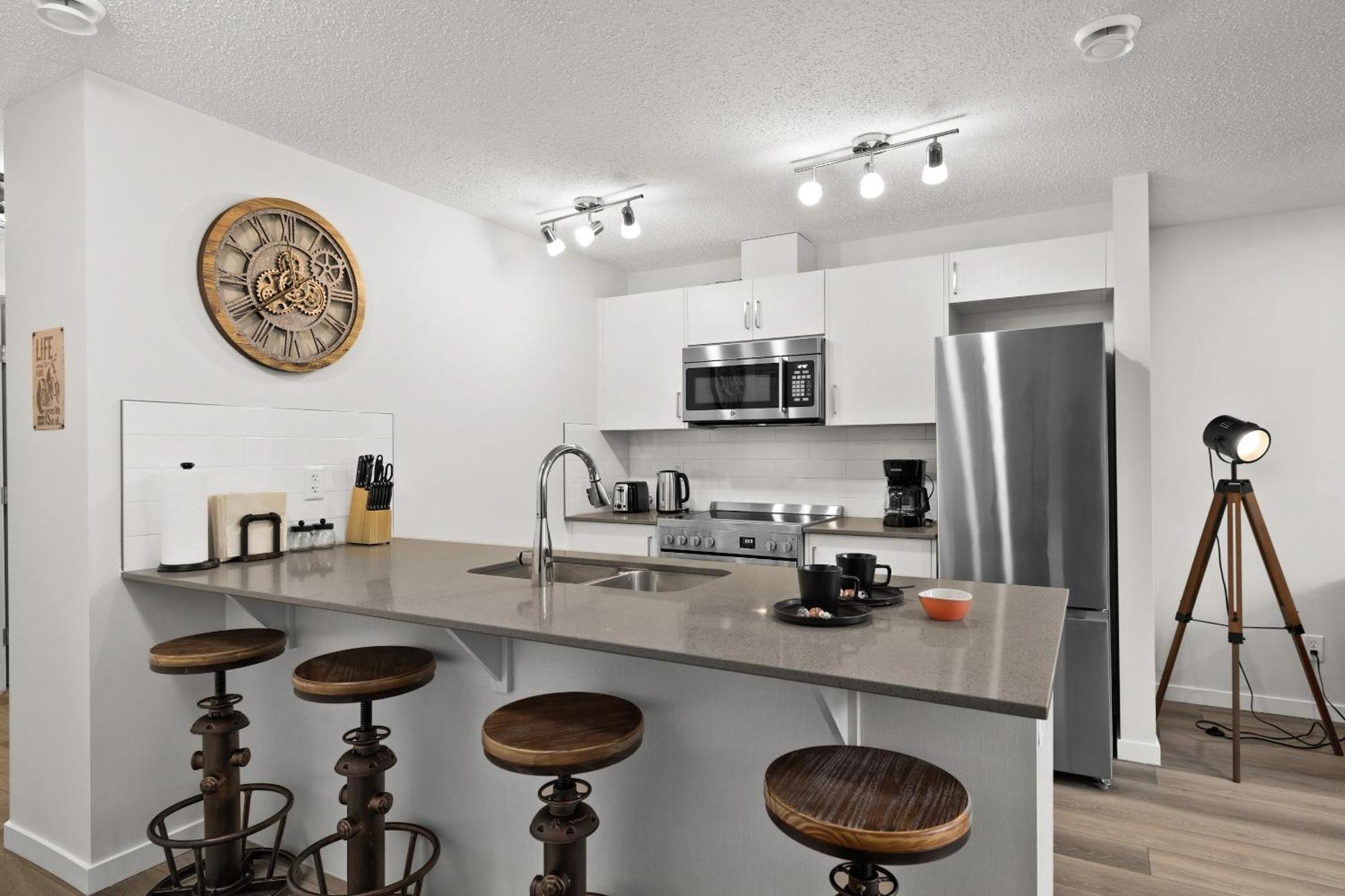 Globalstay New Apartments In Cranbrook Free Street Parking YYC المظهر الخارجي الصورة